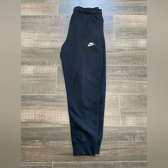 NEW Nike Mens Medium Sportswear Club Fleece Joggers - Black (BV2671-010) - Picture 5 of 8